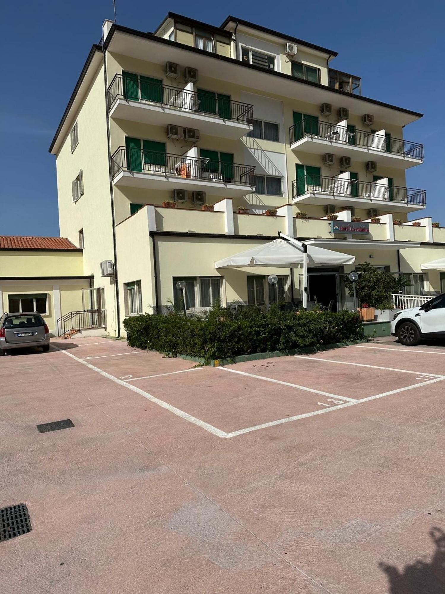 Hotel Germania Praia a Mare Εξωτερικό φωτογραφία